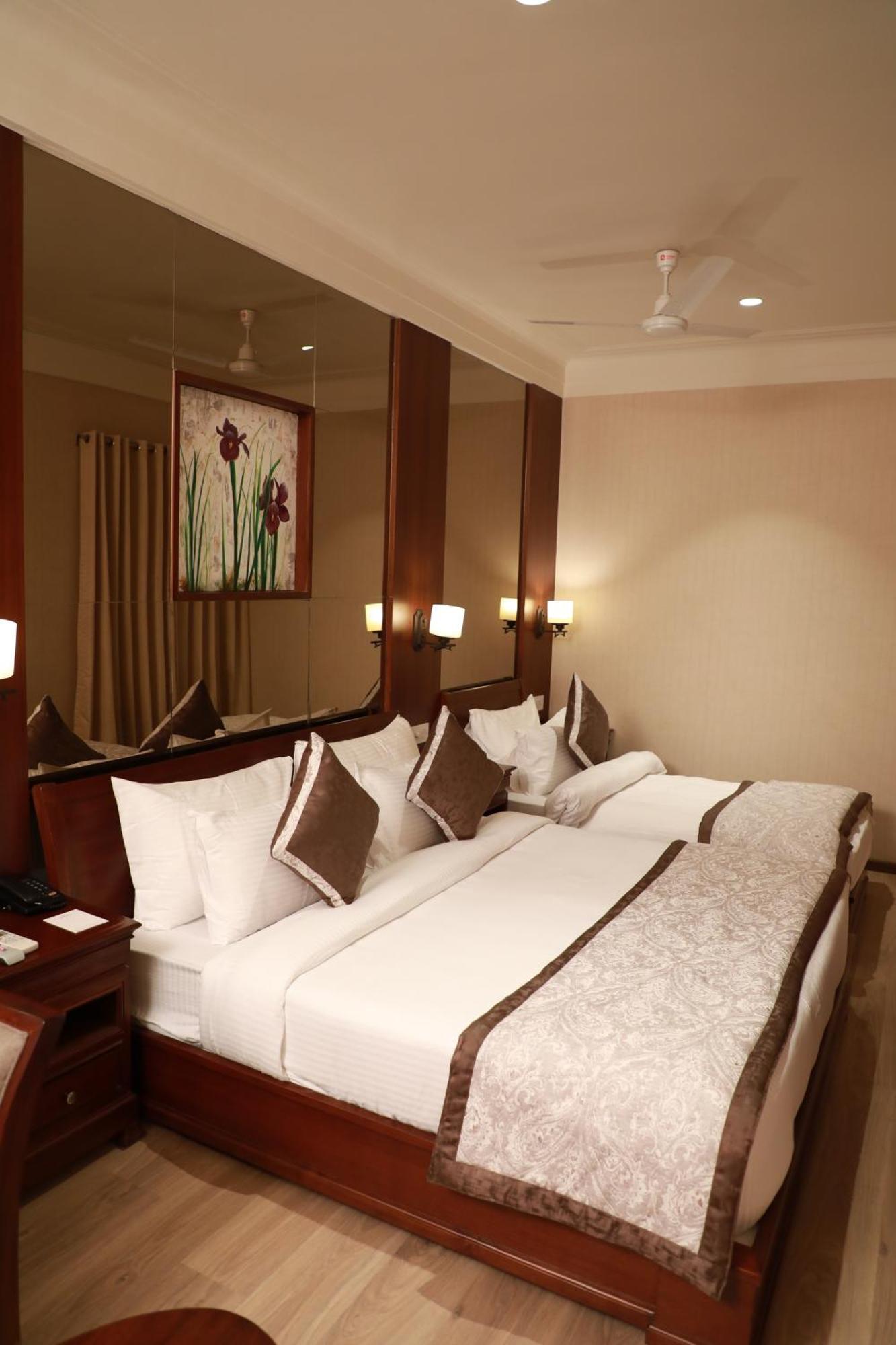Hotel Golden Tower Near Heritage Street Amritsar Buitenkant foto